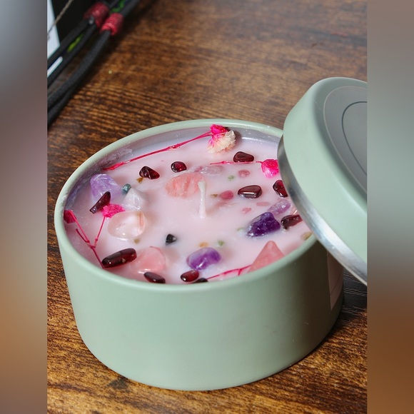 Aspen Flowers Scented Soy Wax Candle Natural Essential Oils Gemstones HandPoured - Picture 3 of 6